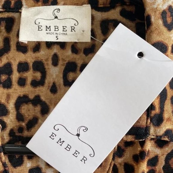 Ember Women's Stretch Blouse Button Down Animal Print Cougar Size Small - Picture 2 of 8